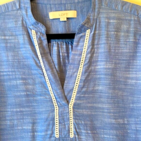Loft  blue top with lace 3/4 length sleeve Size Small - Picture 2 of 5